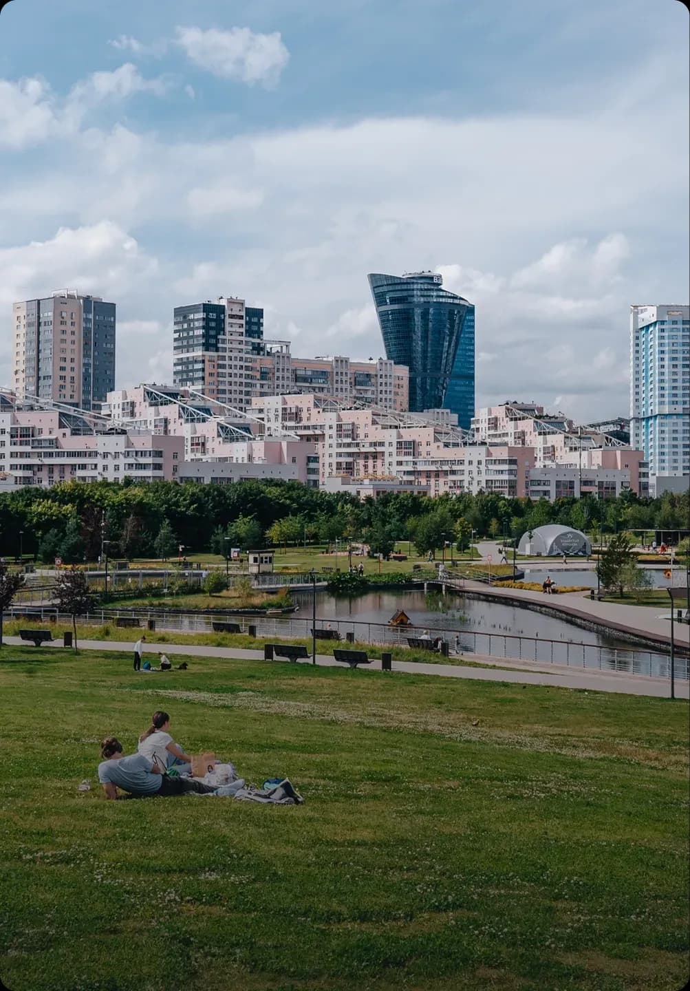 Панорамные виды 
на парк «Ходынское поле». 
Естественное освещение 
и связь с природой каждый день